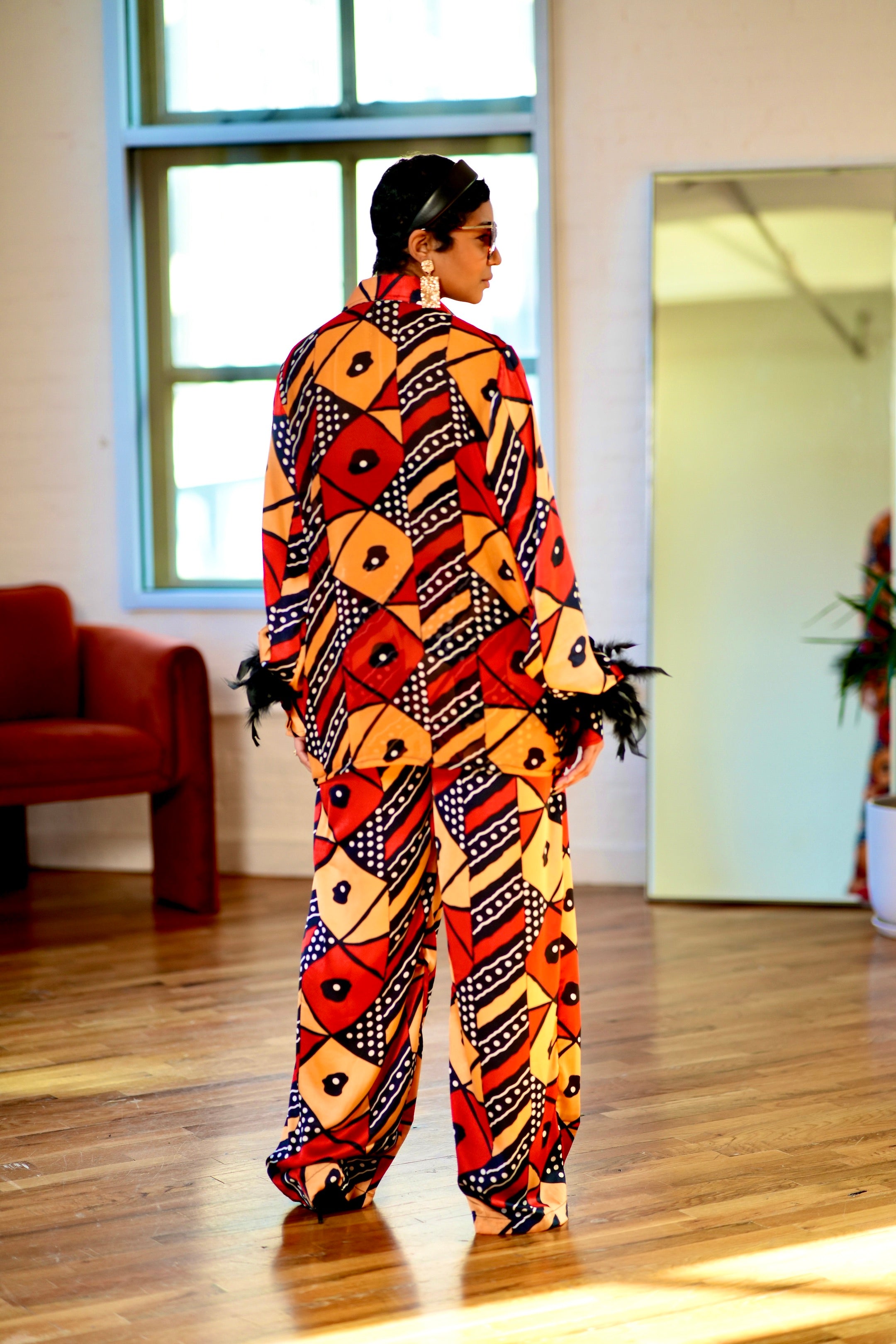 Ensemble haut et bas en soie Ankara Anya avec détails en plumes