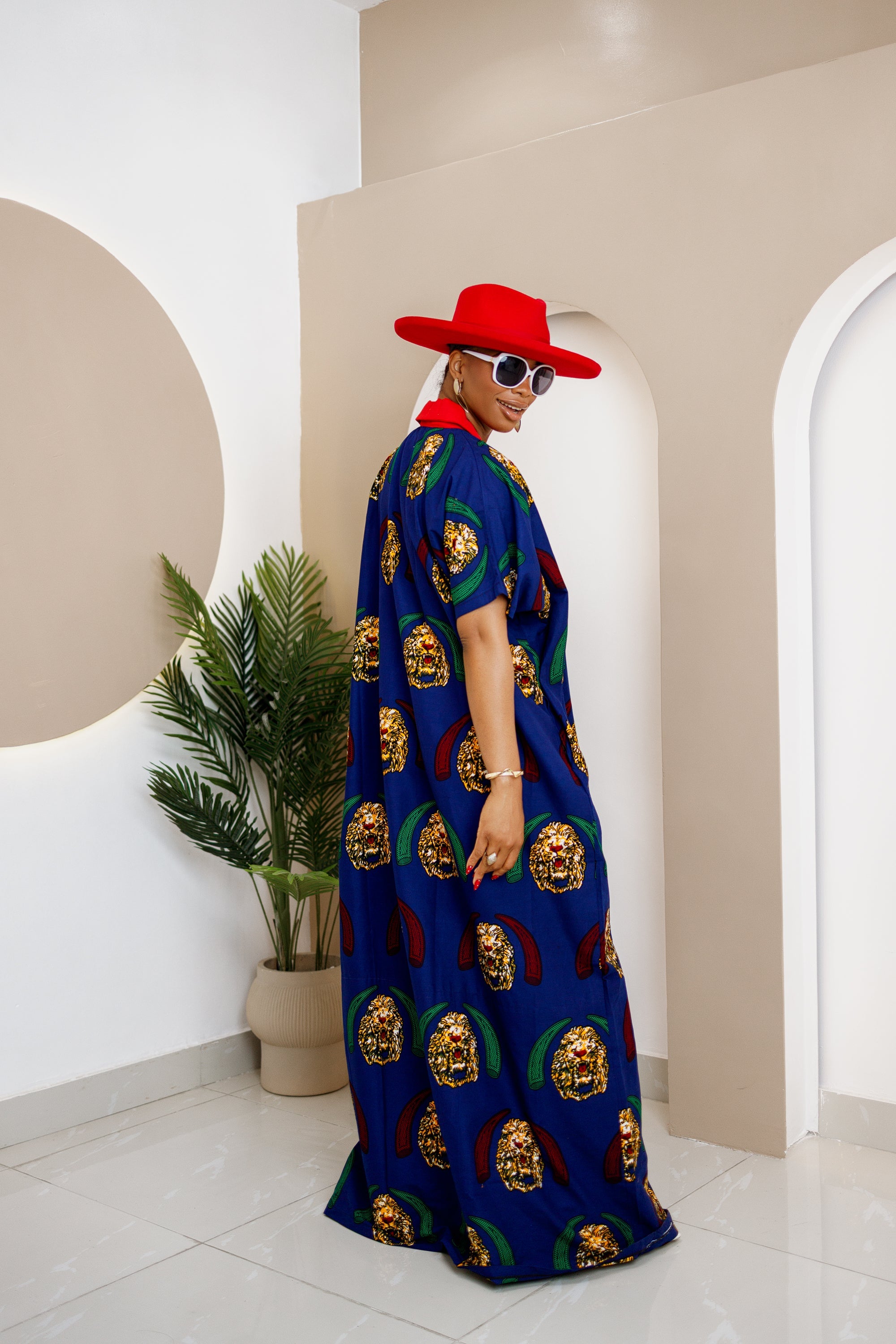 Vestido Akonuche Isi Agu Bubu con adorno Aso Oke