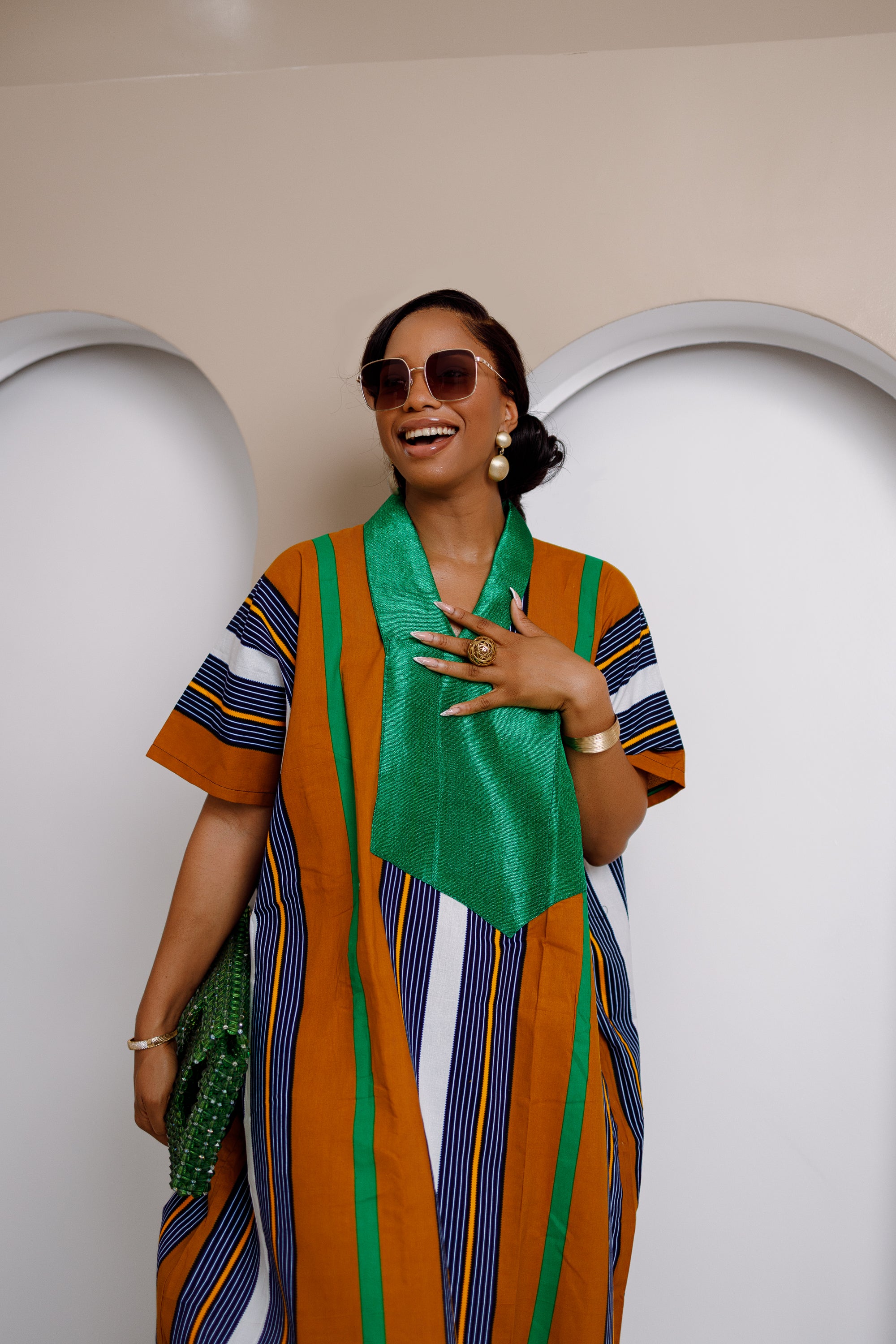 Vestido Bubu a rayas Oliaku con adorno Aso Oke