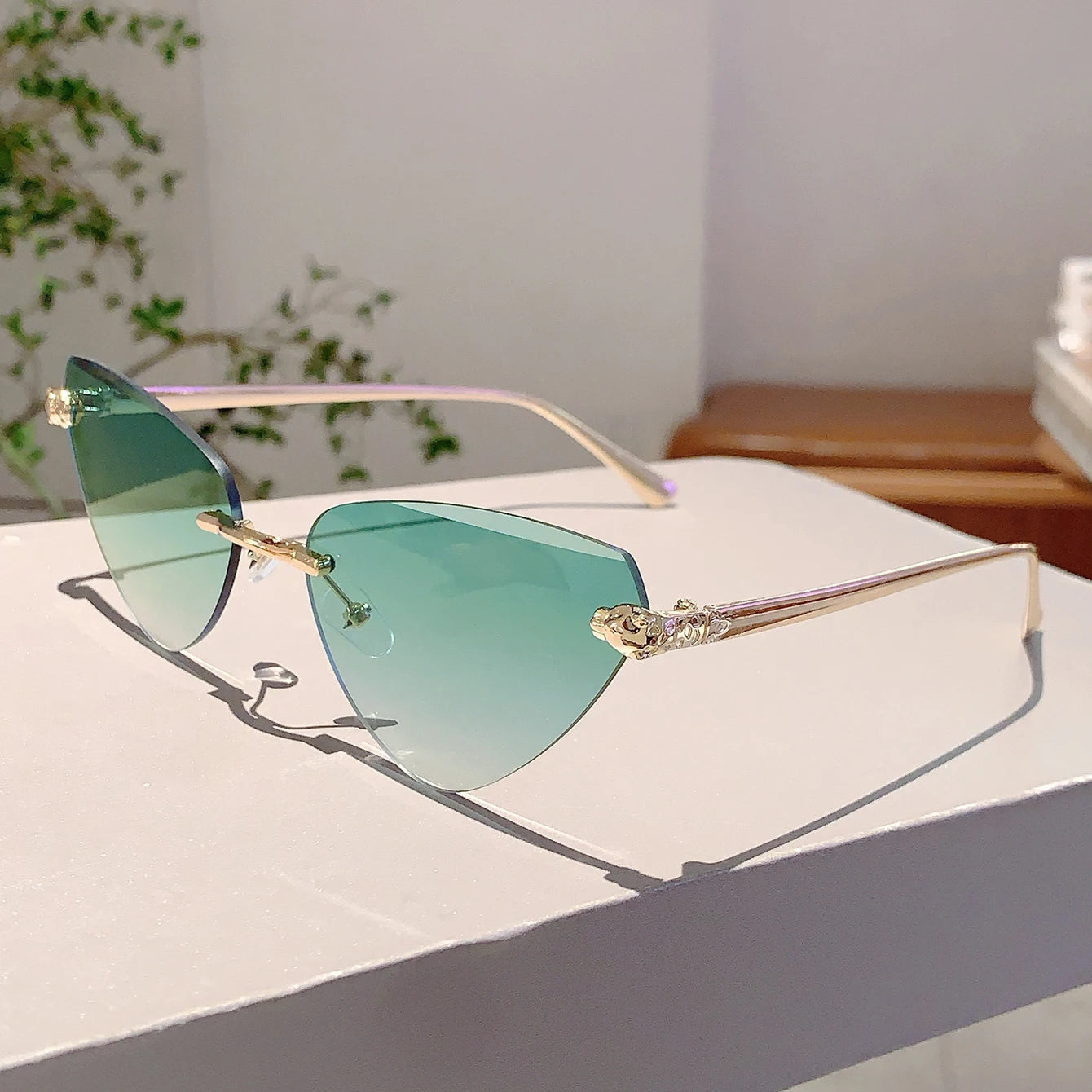 Rimless Triangle Pink Gradient Sunglasses – Retro Luxury Shades