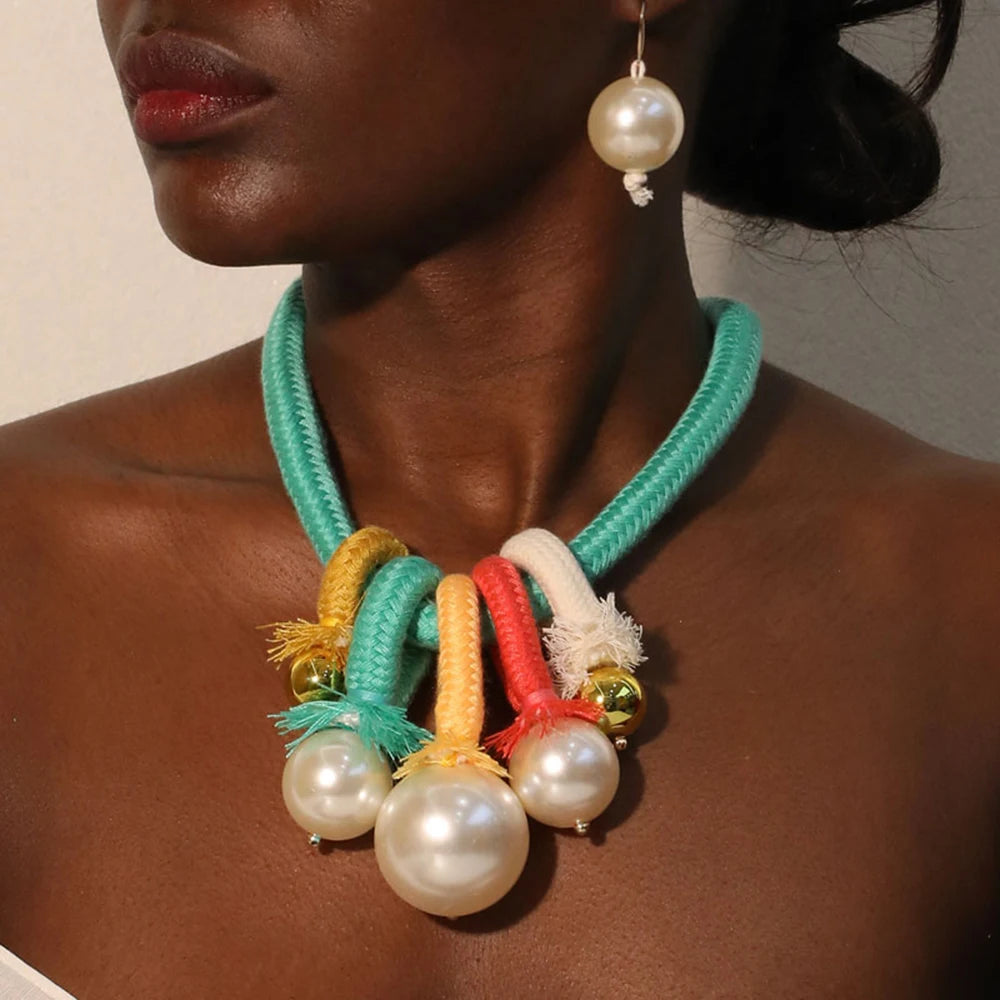 El collar de gotas de color