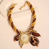 Collar colgante de la Reina del Sol