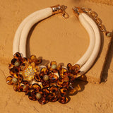 El collar Amber Bloom