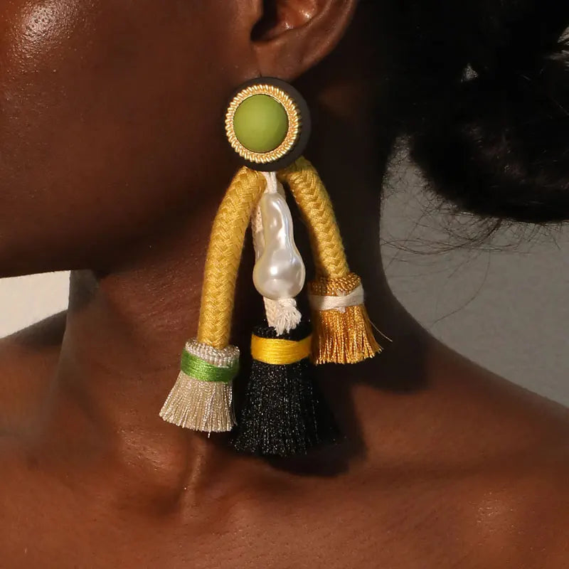 Pendientes colgantes con múltiples borlas Makeda