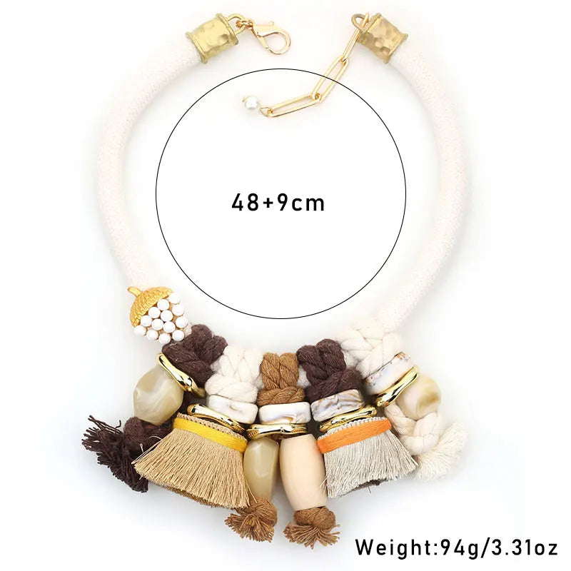 El collar de raíces de Adire
