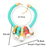 El collar de gotas de color