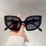 Chic Gradient Cat Eye Sunglasses - UV400 Trendy Fashion Eyewear for Women