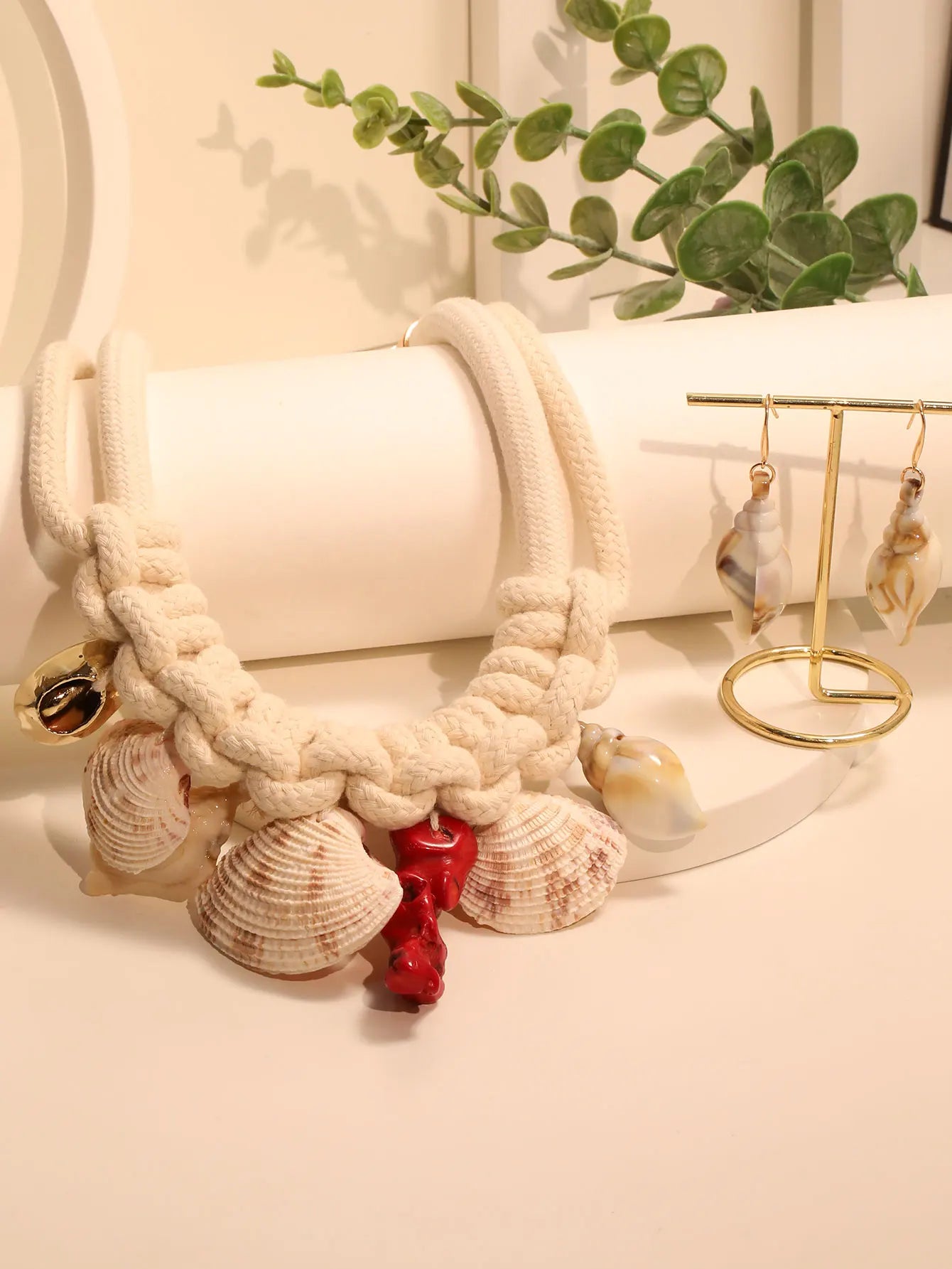 The Zawadi Shell Necklace