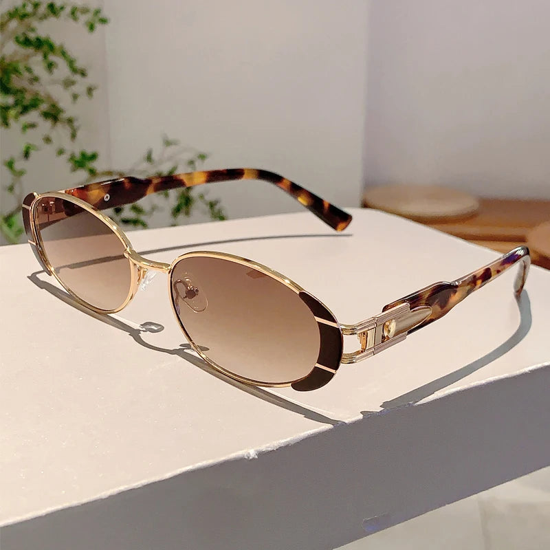 Chic Leopard Oval Sunglasses - Retro Tawny Shades for Women