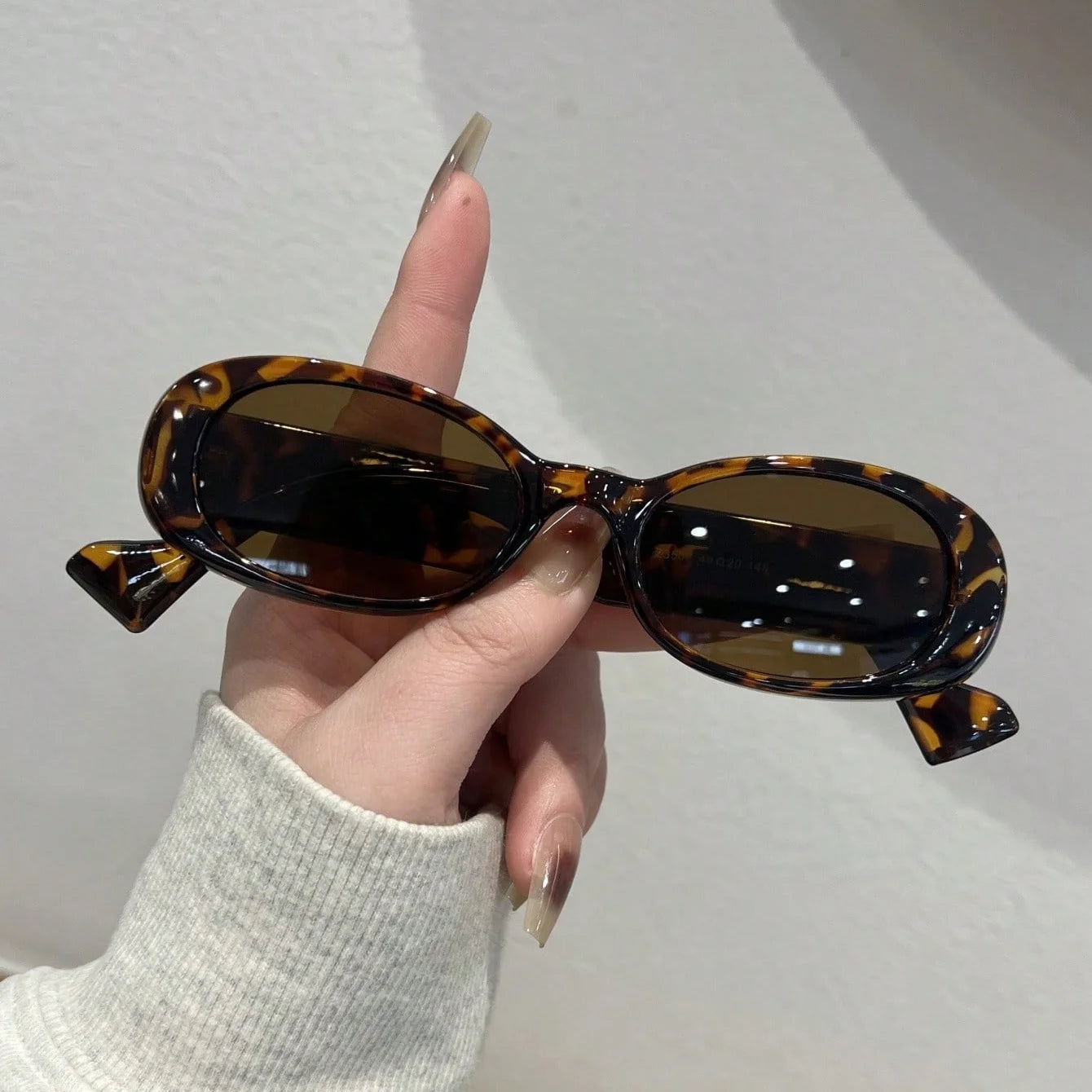 Chic Y2K Oval Sunglasses: Retro Glam for Festivals & Vacations
