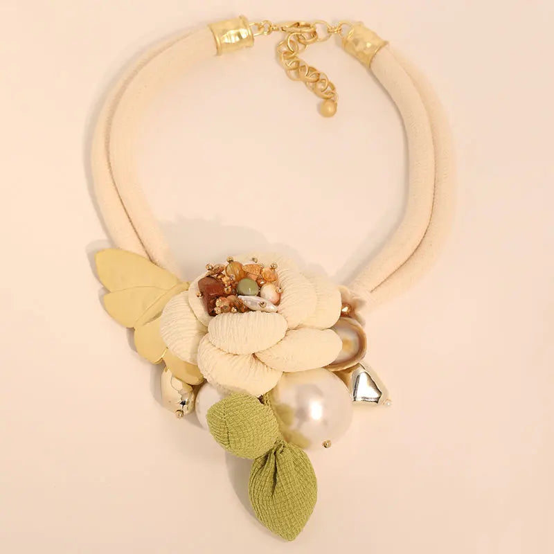 El collar del susurro del Edén