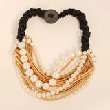 Coronado con collar de perlas