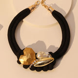 El collar del oráculo dorado