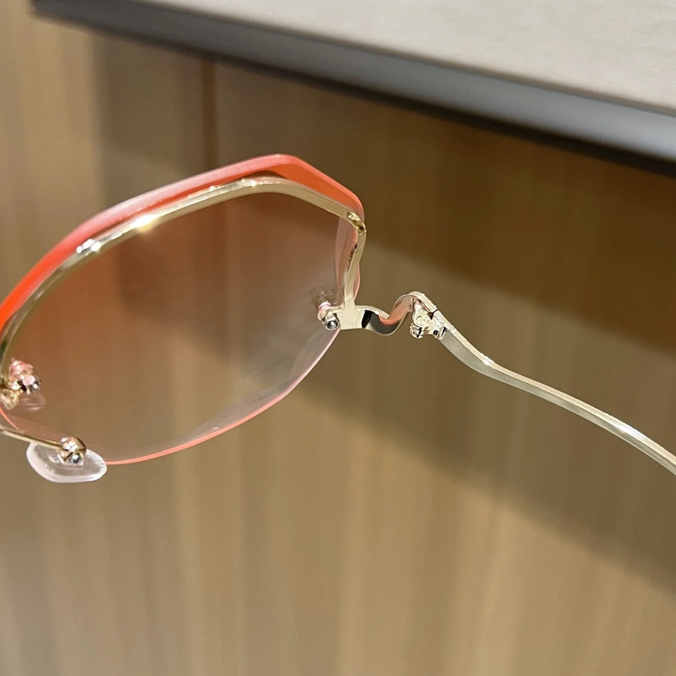 Chic Polygonal Metal Sunglasses - Luxury Gradient Titanium Frames
