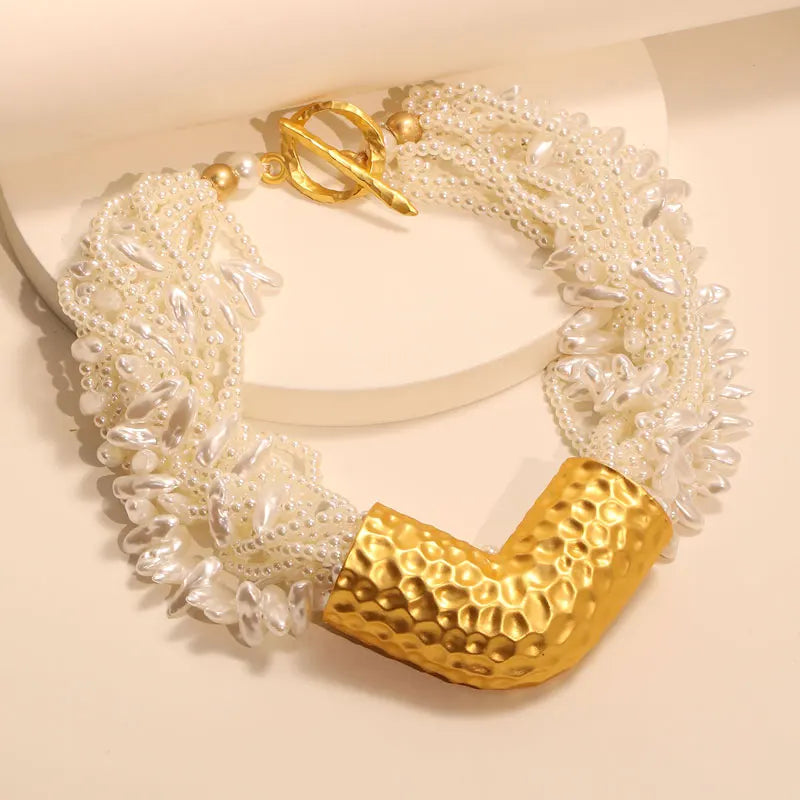 Collar con el escudo de la reina