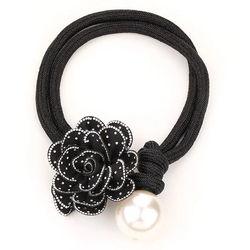 Vintage Pearl & Flower Necklace – Elegant Statement Jewelry