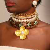 El collar llamativo Nile Bloom