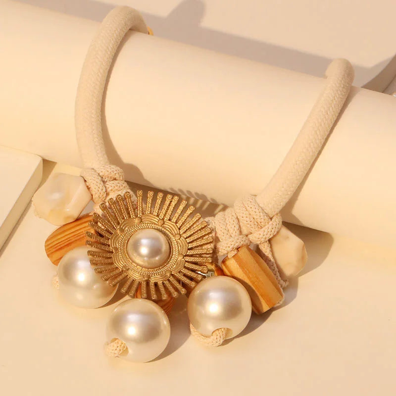 El collar de la corona de Solara