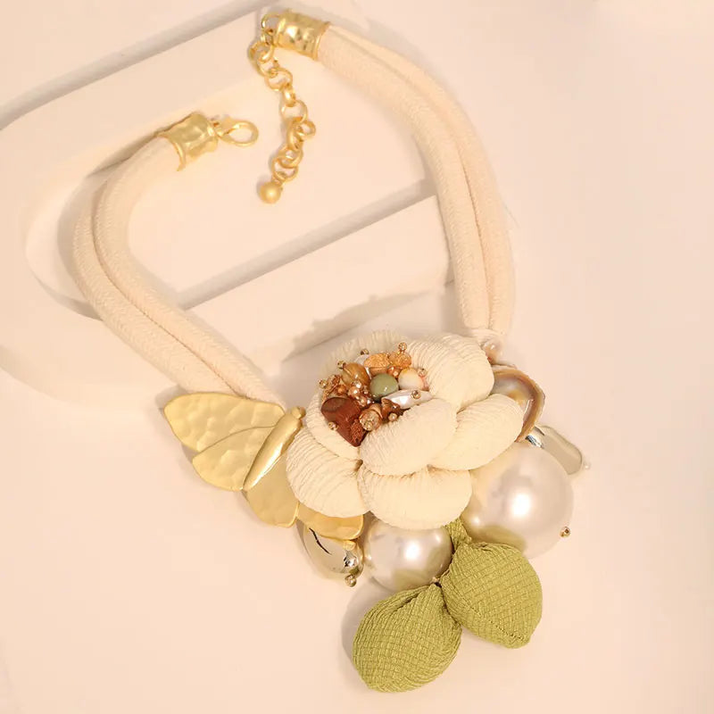 El collar del susurro del Edén