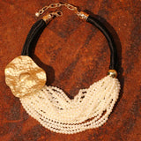 El collar de la Diosa de la Forma