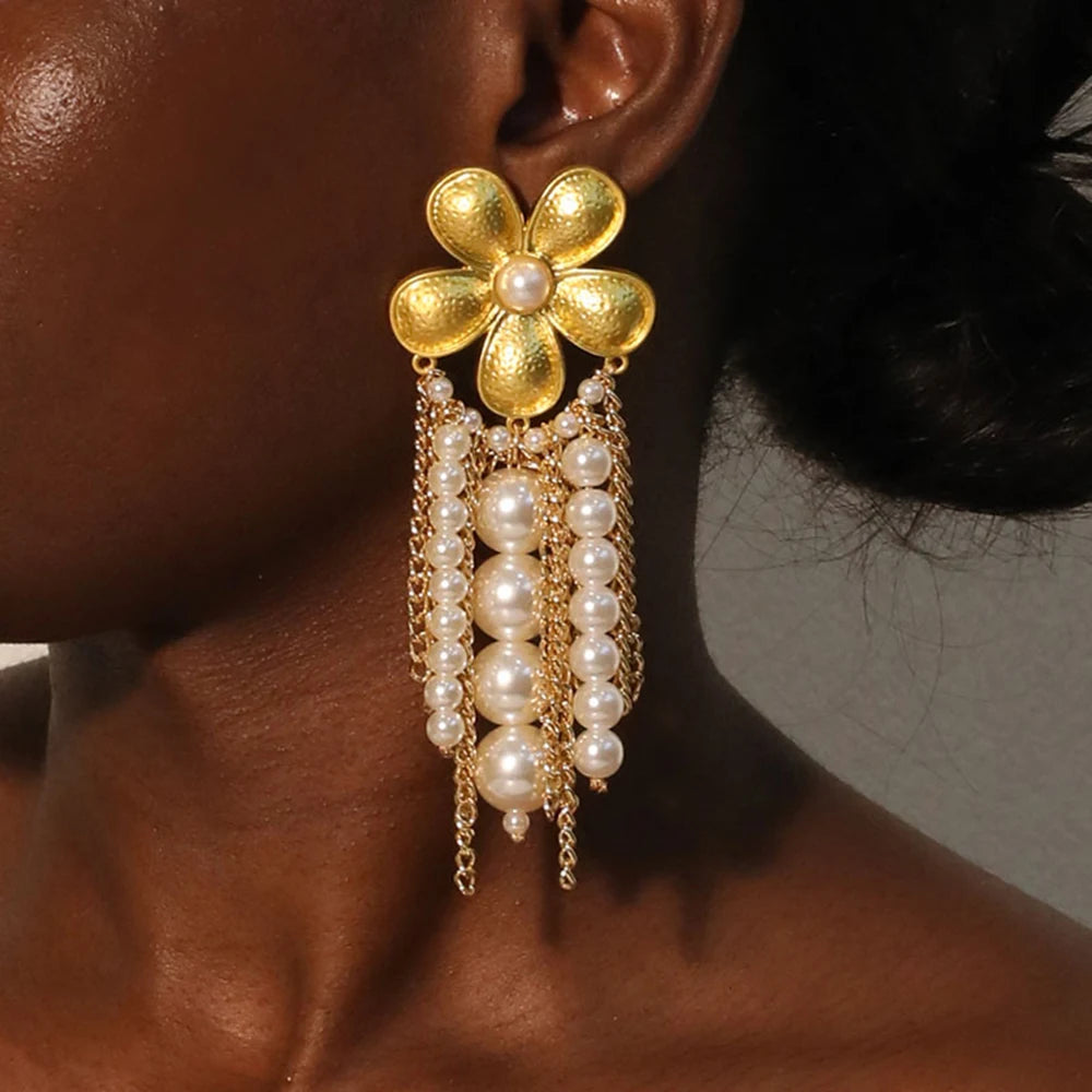 Los pendientes Majesty de la gota de rocío