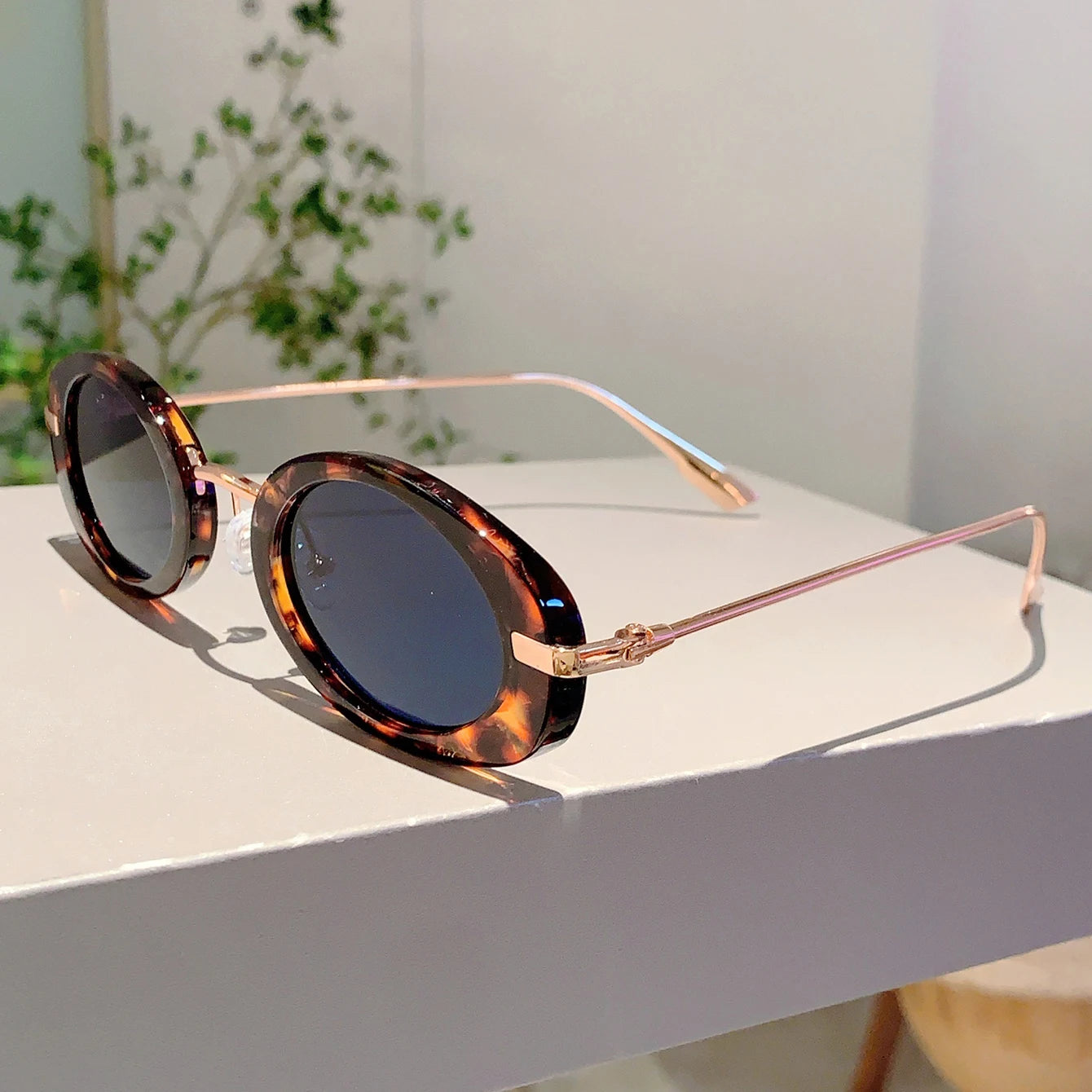Luxury Retro Oval Sunglasses - Leopard Print UV400 Designer Shades