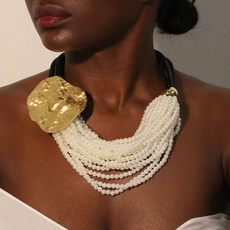 El collar de la Diosa de la Forma