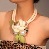 El collar del susurro del Edén
