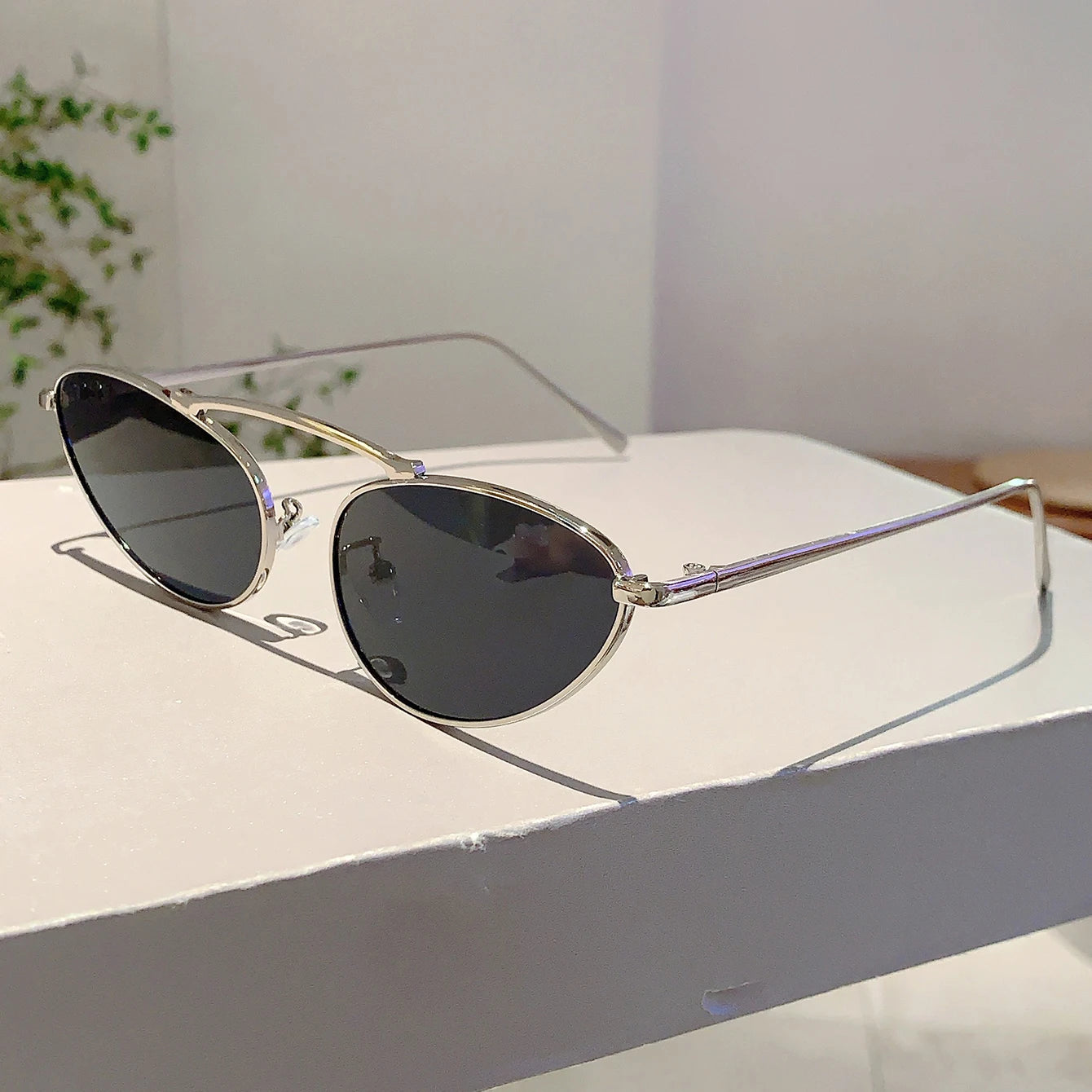 Chic Cat-Eye Metal Sunglasses - Triangle Decor & UV400 Protection