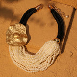 El collar de la Diosa de la Forma