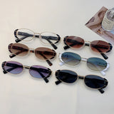 Chic Leopard Oval Sunglasses - Retro Tawny Shades for Women
