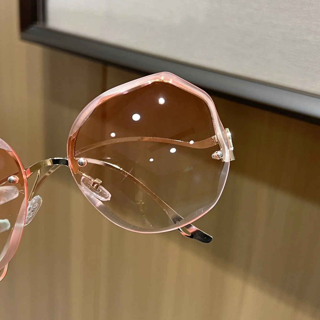 Chic Polygonal Metal Sunglasses - Luxury Gradient Titanium Frames