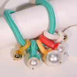 El collar de gotas de color