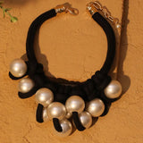 El collar Noir Orb