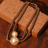 El collar del eje de la perla