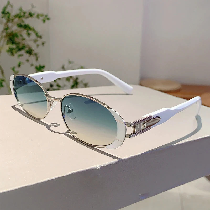 Chic Leopard Oval Sunglasses - Retro Tawny Shades for Women