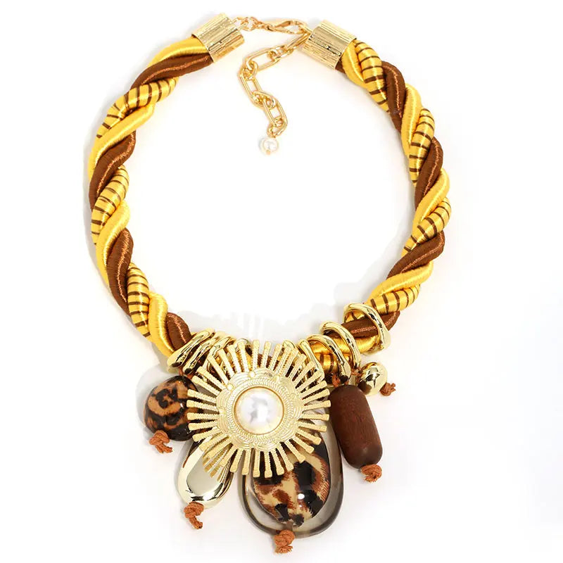 Collar colgante de la Reina del Sol