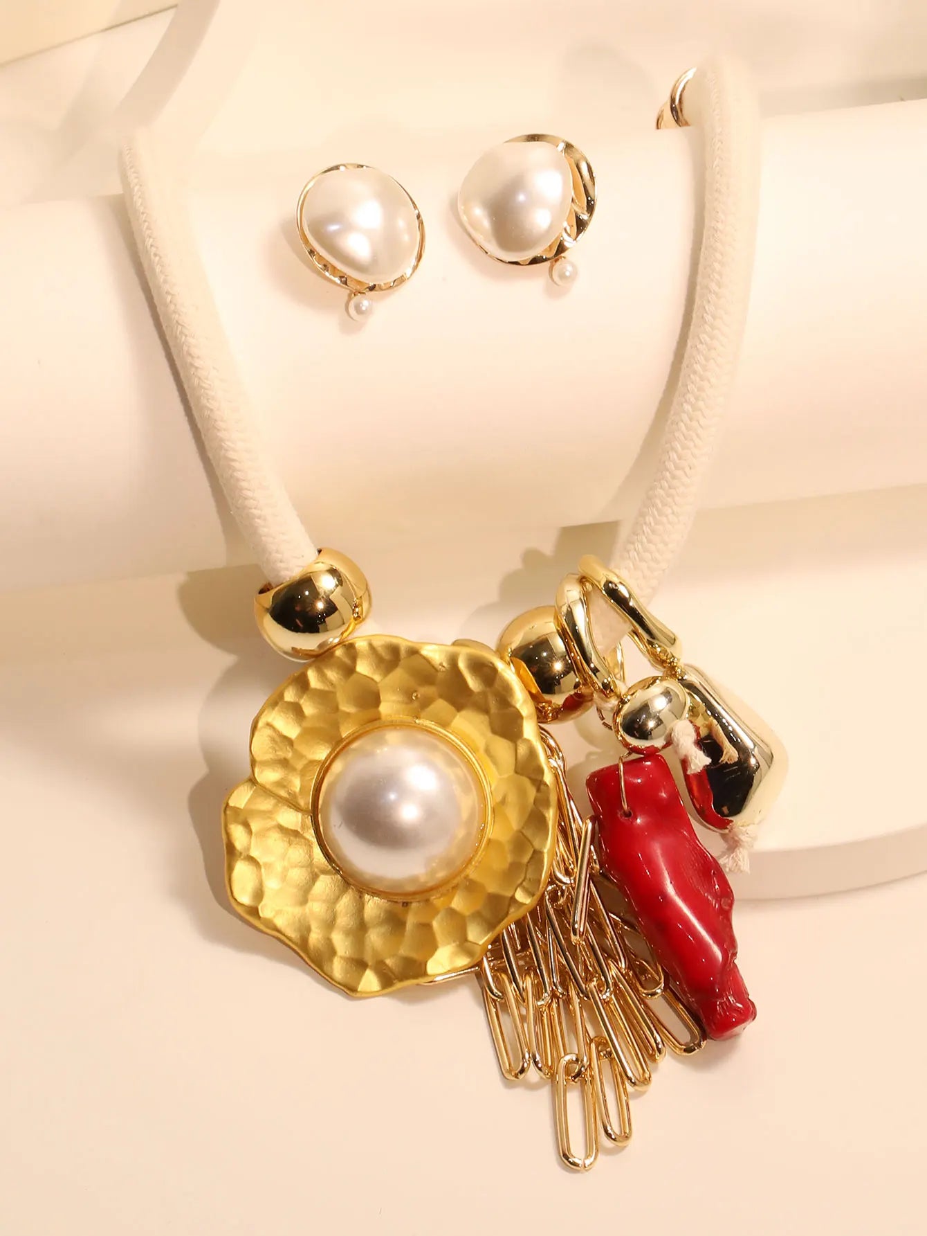 Vintage Pearl & Leaf Pendant Necklace