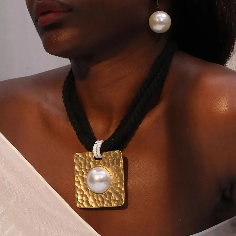 The Oracle Pendant