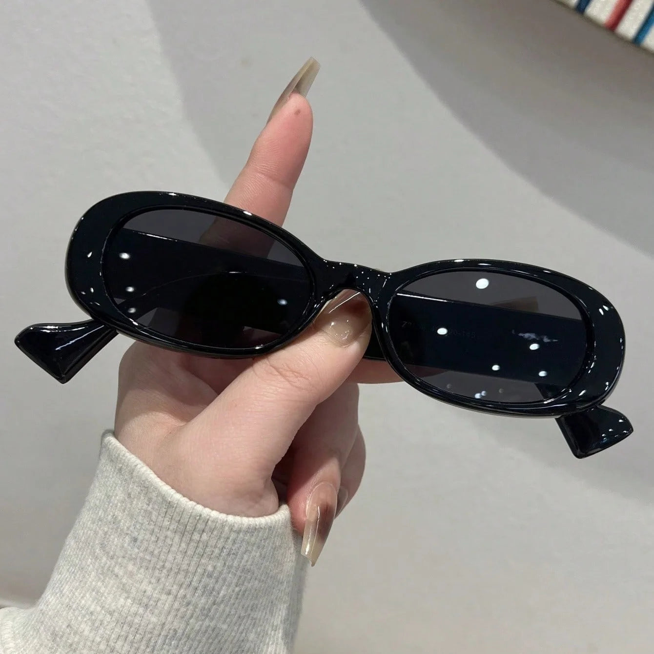 Chic Y2K Oval Sunglasses: Retro Glam for Festivals & Vacations