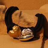 El collar del oráculo dorado