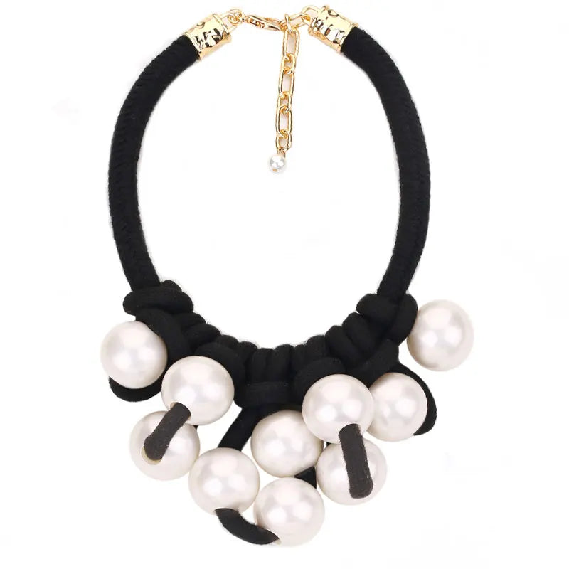 El collar Noir Orb