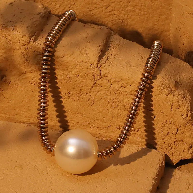 El collar del eje de la perla
