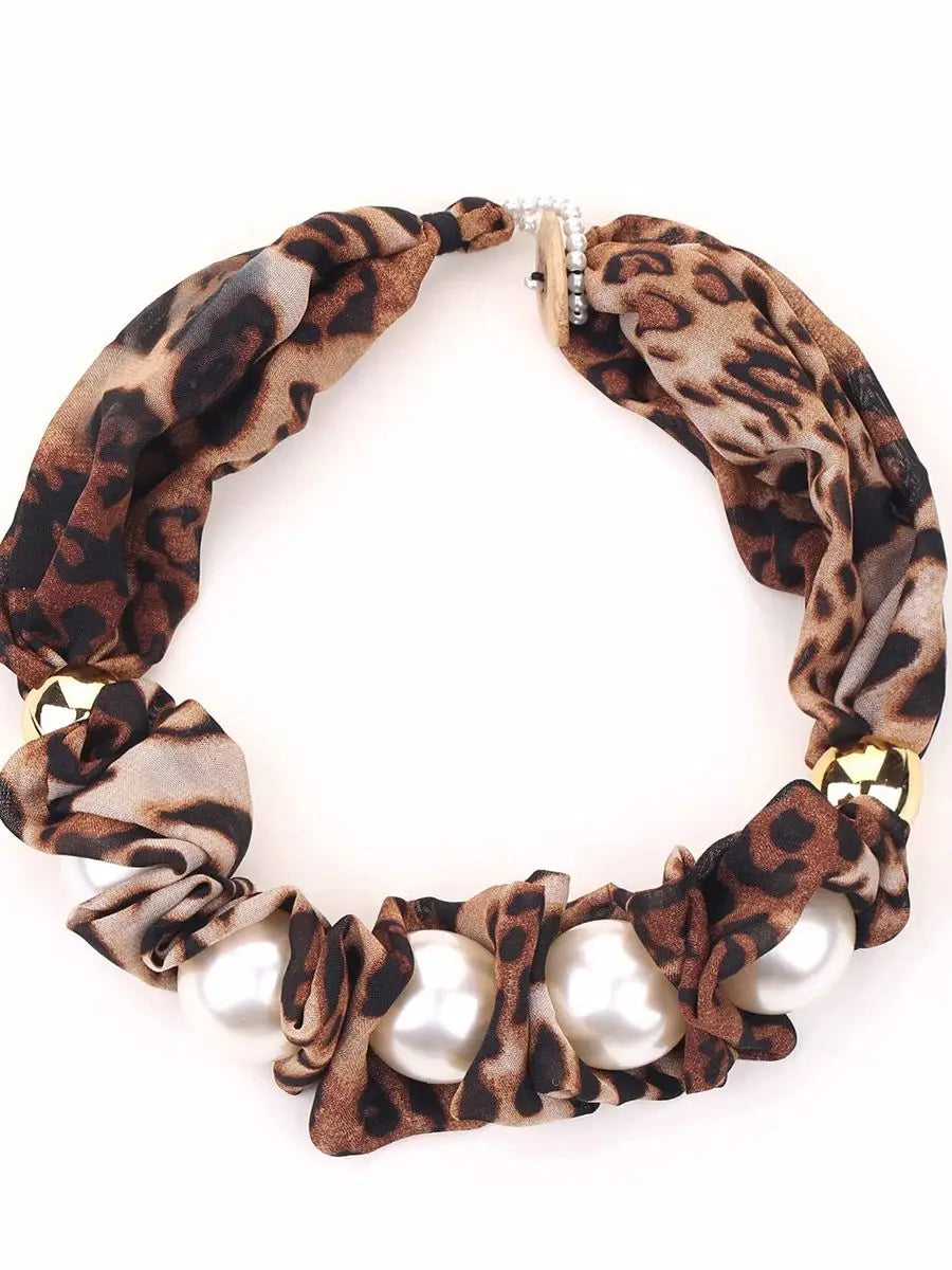 El collar de la musa Mzuri