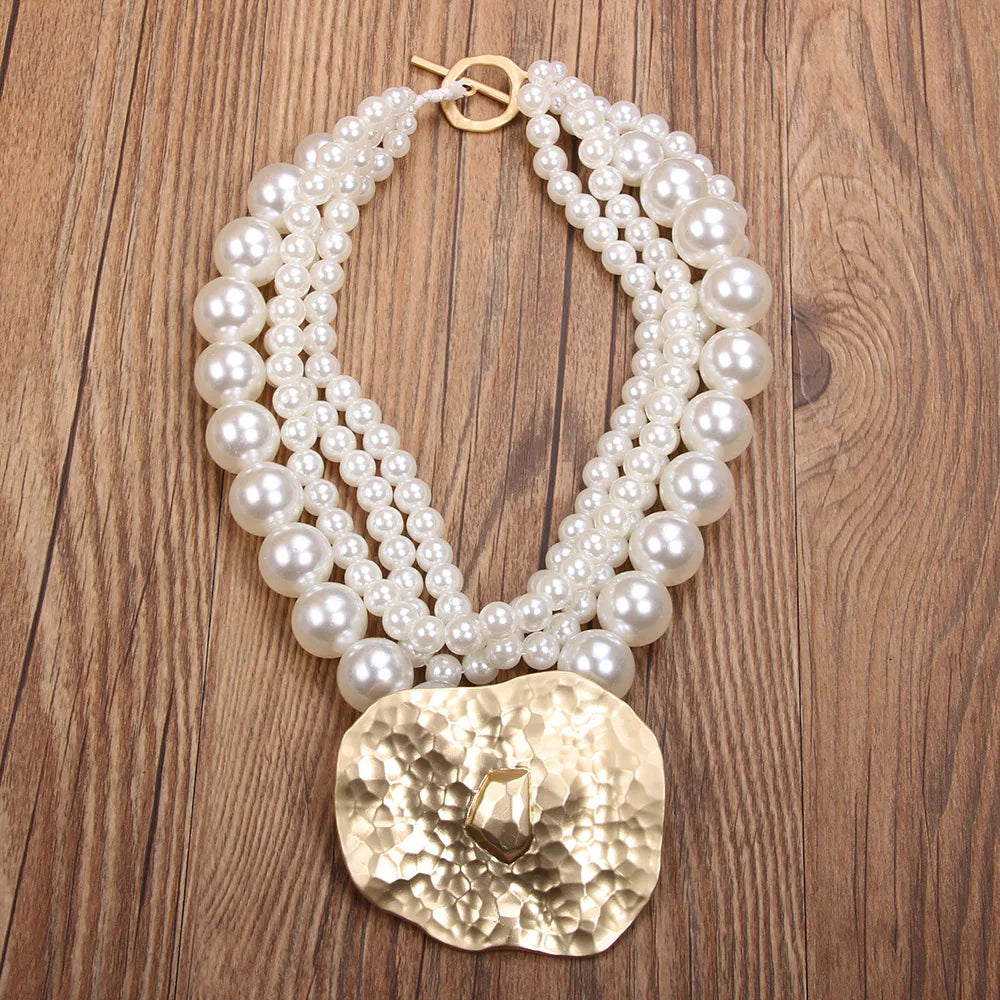 El collar de joyas de Iyawa