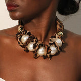 El collar de la musa Mzuri
