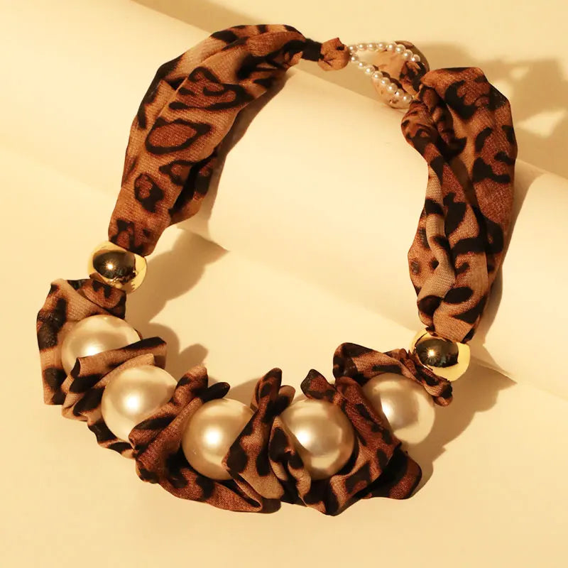El collar de la musa Mzuri