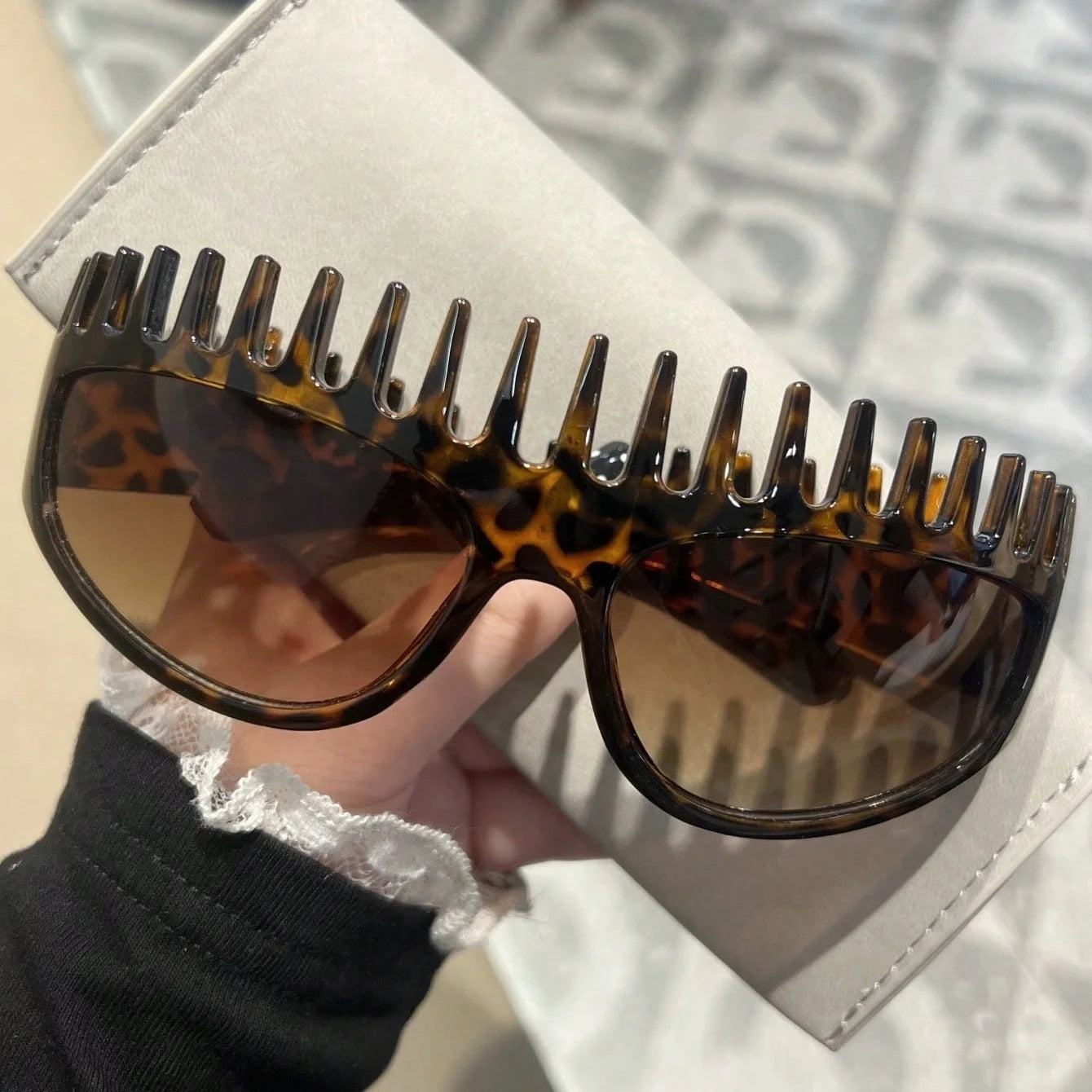Quirky Headband Sunglasses: Exaggerated Street Style Fashion Eyewear